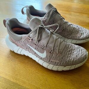 Nike Women's Free Run Size 8